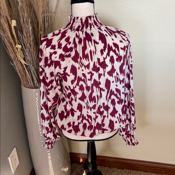 Evereve Allison Joy Arlo Ikat Cream & Burgundy Blouse Size Small - Picture 7 of 10